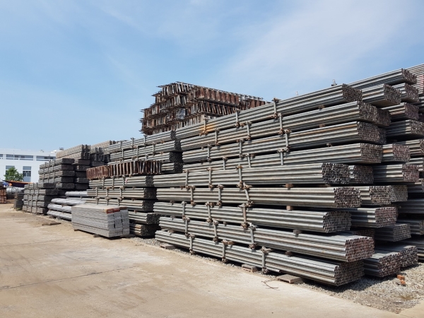 Giàn giáo và phụ kiện